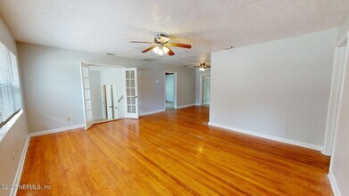 8229 Hogan Rd in Jacksonville, FL - Building Photo - Building Photo