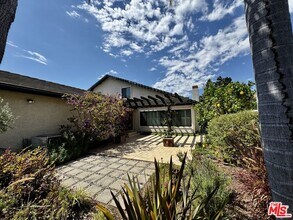 1443 Avenida de Cortez in Los Angeles, CA - Building Photo - Building Photo