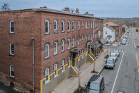 Lyman Street Apartments in Holyoke, MA - Foto de edificio - Building Photo