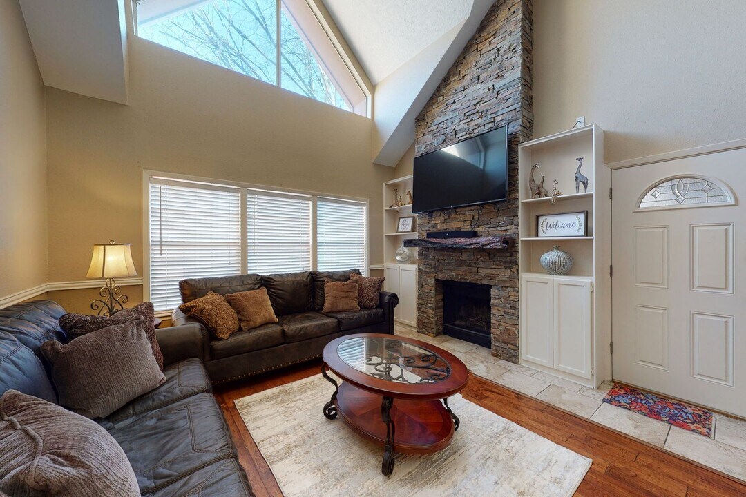 Adorable 3 Bed Townhome Pre-Leasing July 2026! in Bryan, TX - Building Photo