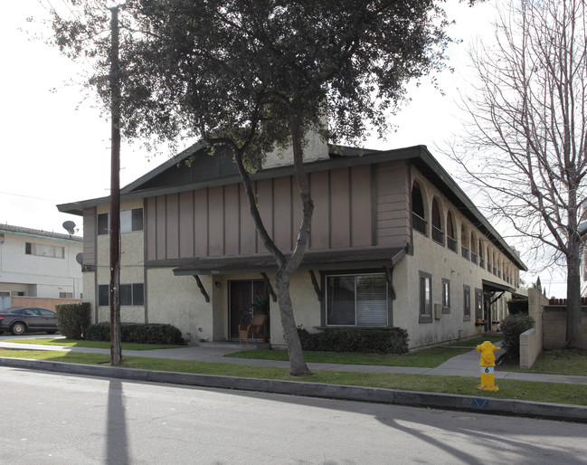 9616 Laurel St in Bellflower, CA - Building Photo - Building Photo