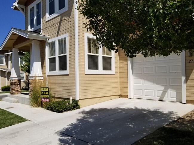 1271 Woodside Dr in Gardnerville, NV - Building Photo - Building Photo