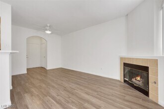 7103 S Durango Dr in Las Vegas, NV - Building Photo - Building Photo