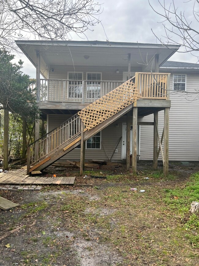 property at 106 Hawthorne Dr