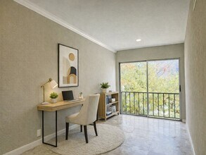 5050 Ambassador Way in Houston, TX - Foto de edificio - Building Photo