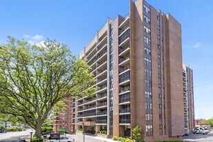 44 Strawberry Hill Ave in Stamford, CT - Building Photo