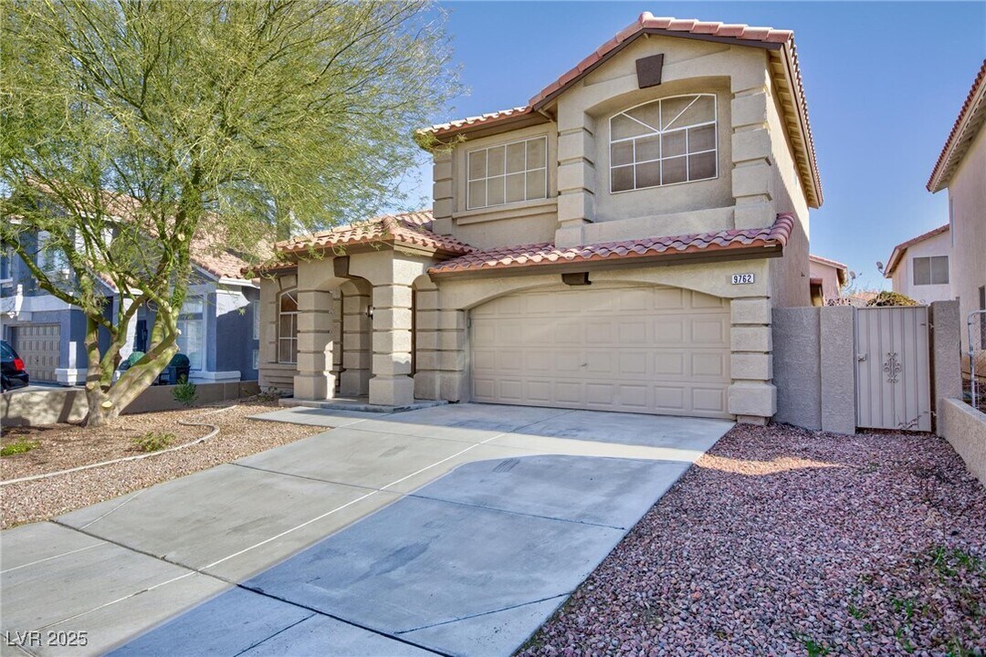 9762 Silver Dusk Ct in Las Vegas, NV - Building Photo