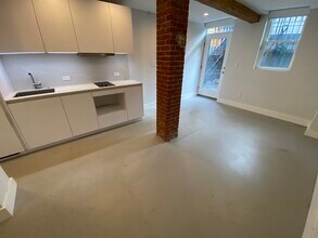 457 Massachusetts Ave, Unit 2 in Boston, MA - Building Photo - Building Photo