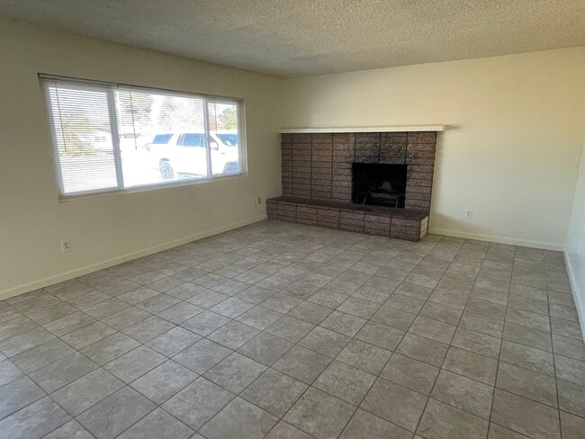 21931 Fox Ave in Apple Valley, CA - Building Photo - Building Photo