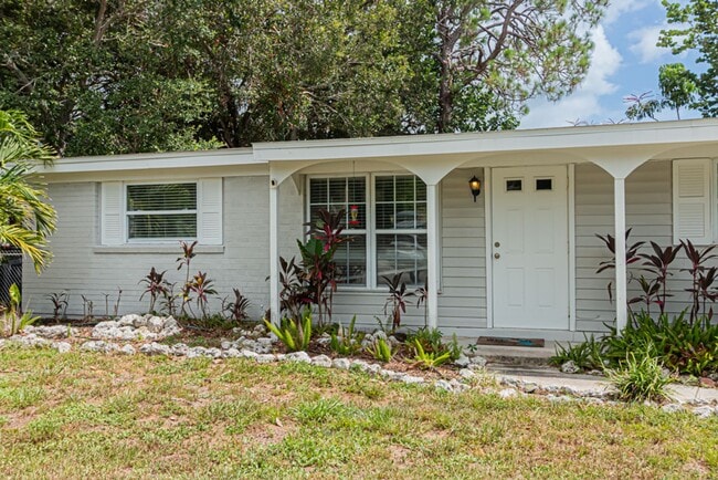 2140 Harbor Ln in Naples, FL - Building Photo - Building Photo