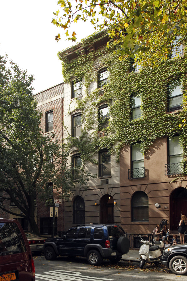 226 E 32nd St in New York, NY - Foto de edificio - Building Photo