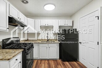 10199 Foxfire Terrace in Jonesboro, GA - Foto de edificio - Building Photo