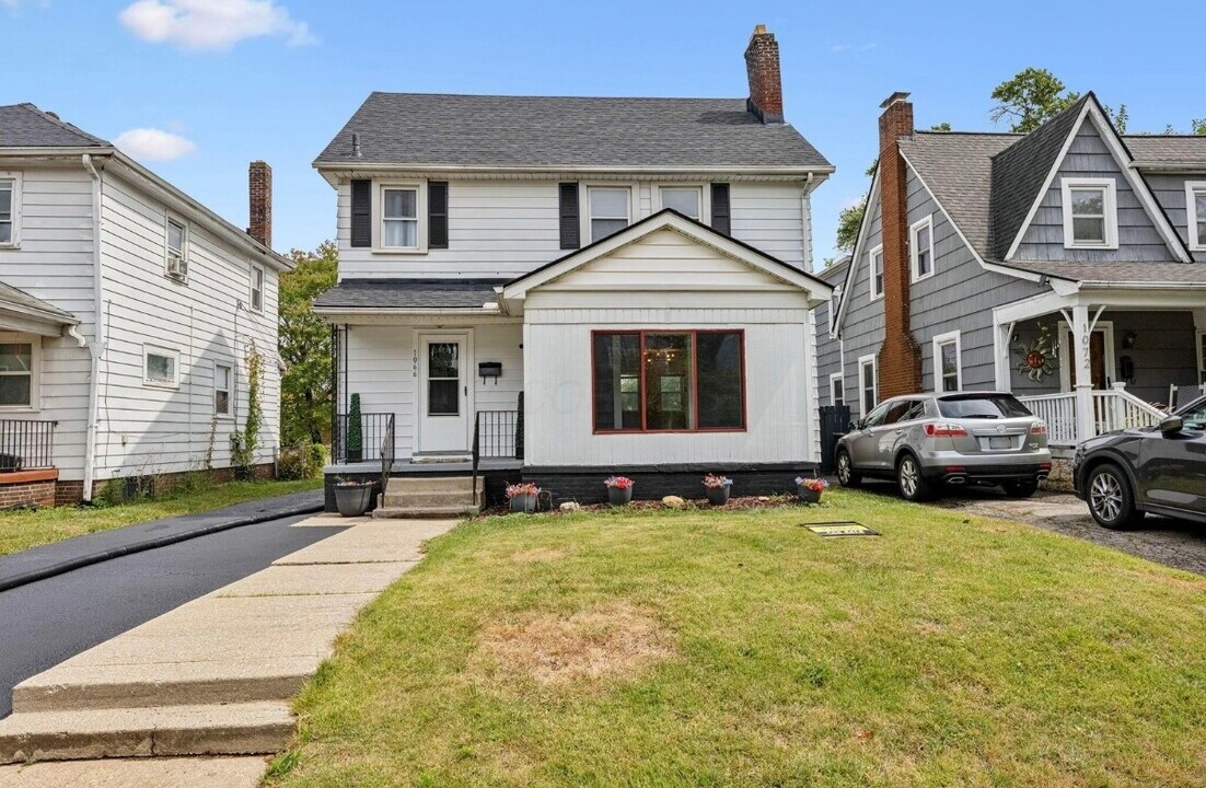 1066 Kelton Ave in Columbus, OH - Building Photo