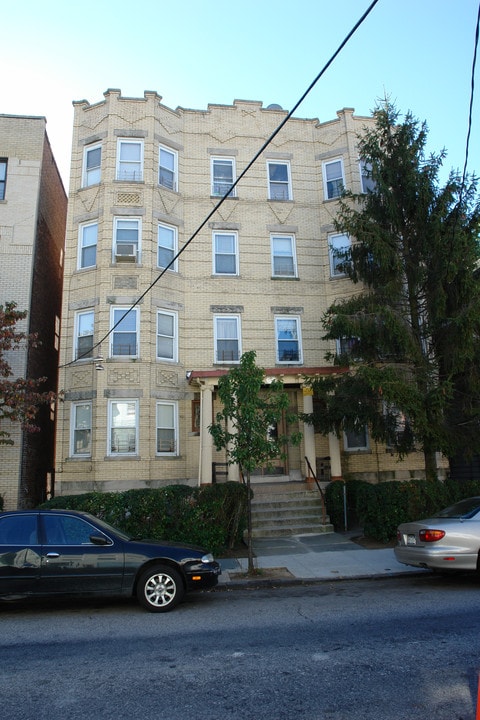 26 Loudoun St in Yonkers, NY - Building Photo