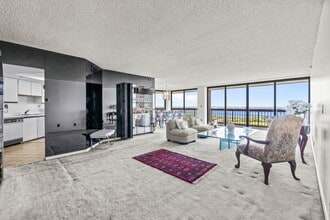 1900 Consulate Pl in West Palm Beach, FL - Foto de edificio - Building Photo