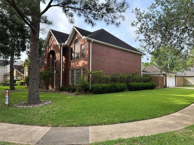 2627 Double Lake Dr in Missouri City, TX - Building Photo - Building Photo