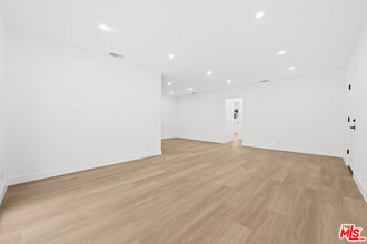 1546 S Hayworth Ave in Los Angeles, CA - Building Photo - Building Photo