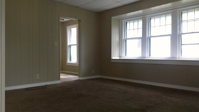 327 W Market St in Warrensburg, MO - Building Photo - Building Photo
