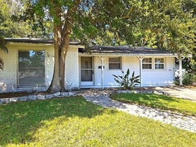 2812 Dovewood St in Clearwater, FL - Building Photo