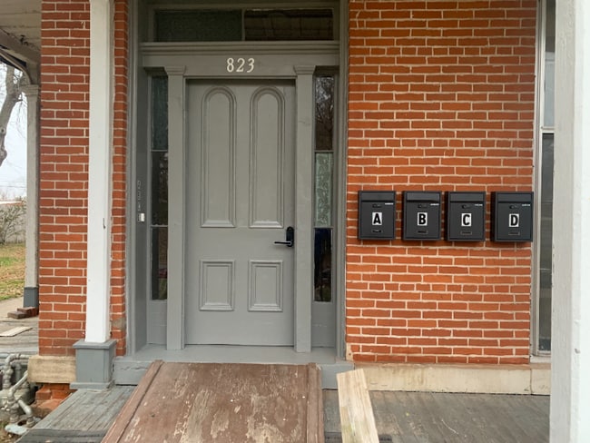 property at 823 N 5th St