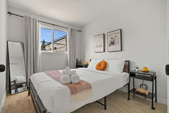 4733 Bowness Rd NW in Calgary, AB - Building Photo - Building Photo
