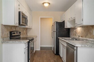 1225 Laurel Hill Dr in Decatur, GA - Building Photo - Building Photo
