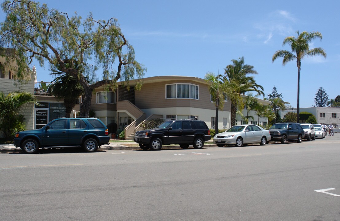 1319-1327 Ynez Plz in Coronado, CA - Building Photo