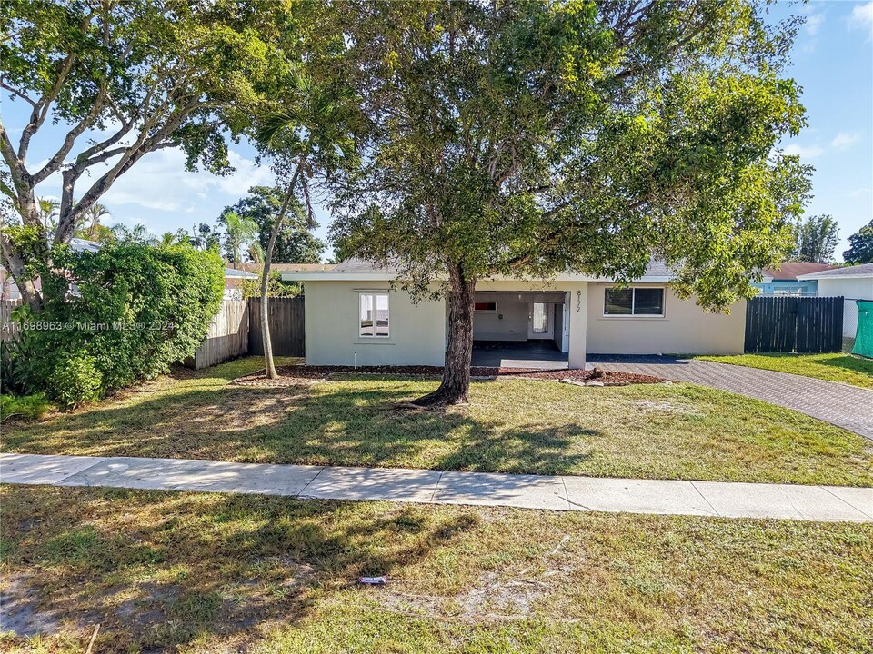 8172 NW 67th Ave-Unit -8172 in Tamarac, FL - Building Photo