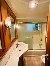 7721 17th Ave NE, Unit B in Seattle, WA - Building Photo - Building Photo