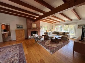 9 Wampanoag Cir in North Kingstown, RI - Building Photo - Building Photo