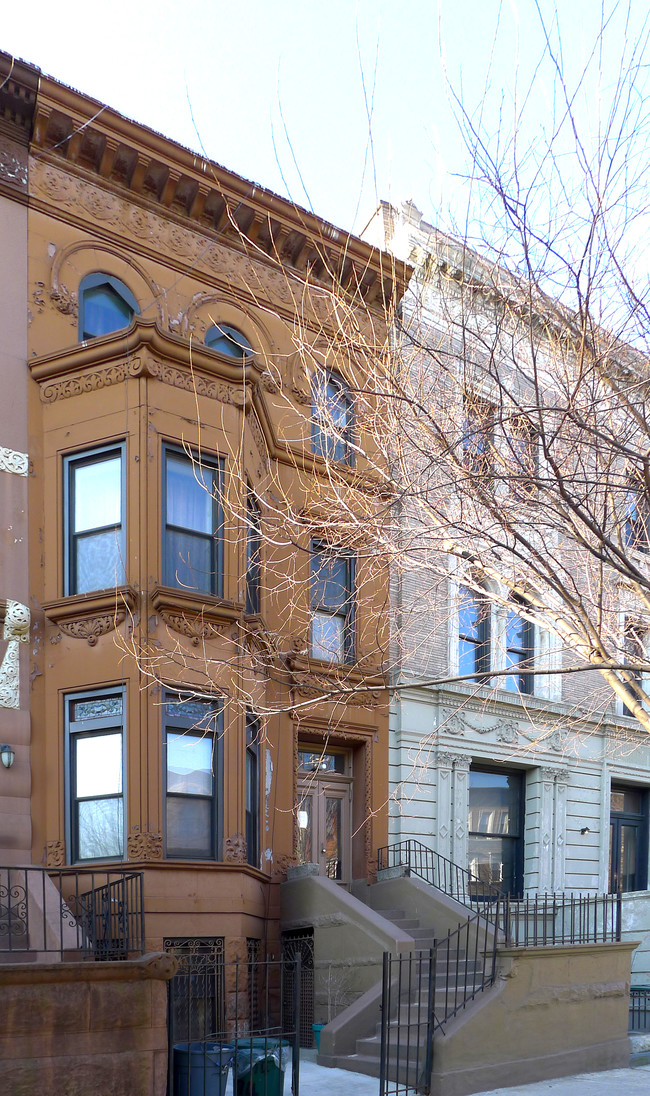 672 Saint Marks Ave in Brooklyn, NY - Foto de edificio - Building Photo