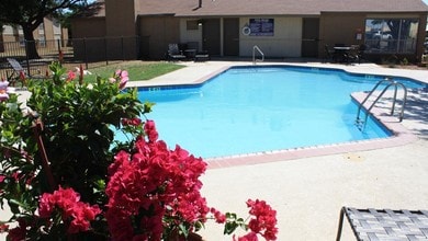 Southgate in Odessa, TX - Foto de edificio - Building Photo