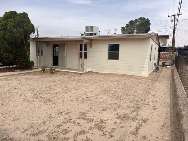 7833 Hermosillo Dr in El Paso, TX - Building Photo - Building Photo