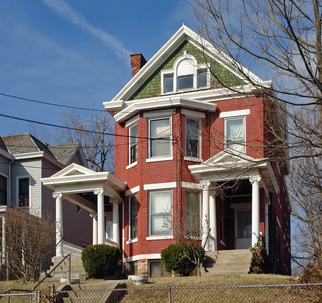 2629 Hemlock St in Cincinnati, OH - Foto de edificio - Building Photo