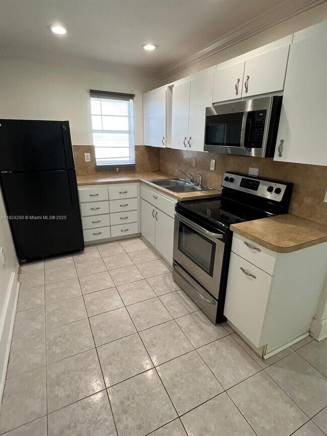 1747 Rodman St in Hollywood, FL - Building Photo - Building Photo