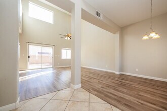 4034 Warren Rock St in North Las Vegas, NV - Foto de edificio - Building Photo