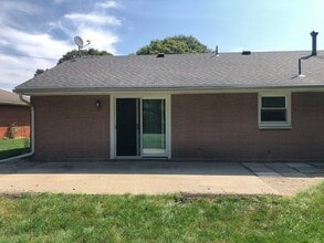 1240 Crestview Dr in Troy, OH - Building Photo - Building Photo