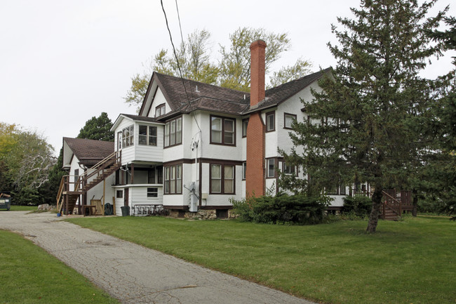 526 Bowers Blvd in Delavan, WI - Foto de edificio - Building Photo