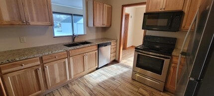 24 S Pine St in Vermillion, SD - Building Photo - Building Photo