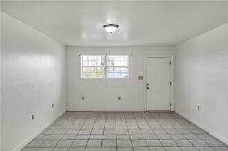 4831 Lynhuber Dr in New Orleans, LA - Building Photo - Building Photo