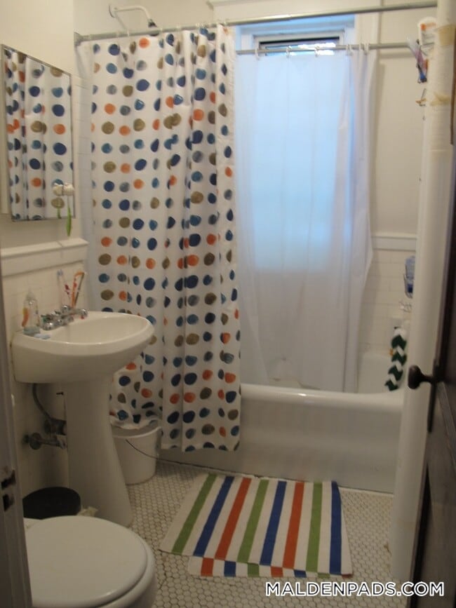 92 Maple St, Unit 5 in Malden, MA - Building Photo - Building Photo