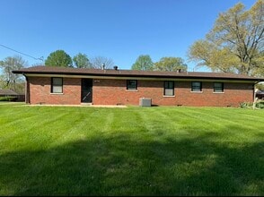 213 Springdale Dr in Belleville, IL - Foto de edificio - Building Photo