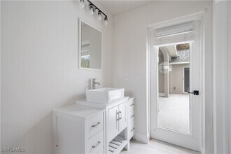 102 SE 39th Terrace in Cape Coral, FL - Foto de edificio - Building Photo