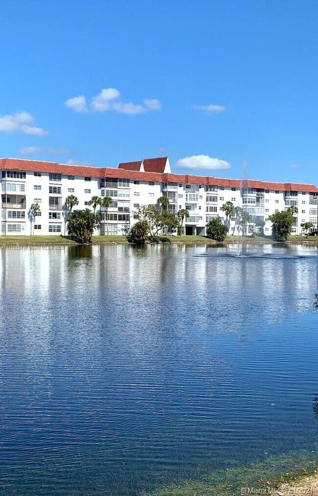 4851 NW 21st St in Lauderhill, FL - Building Photo - Building Photo