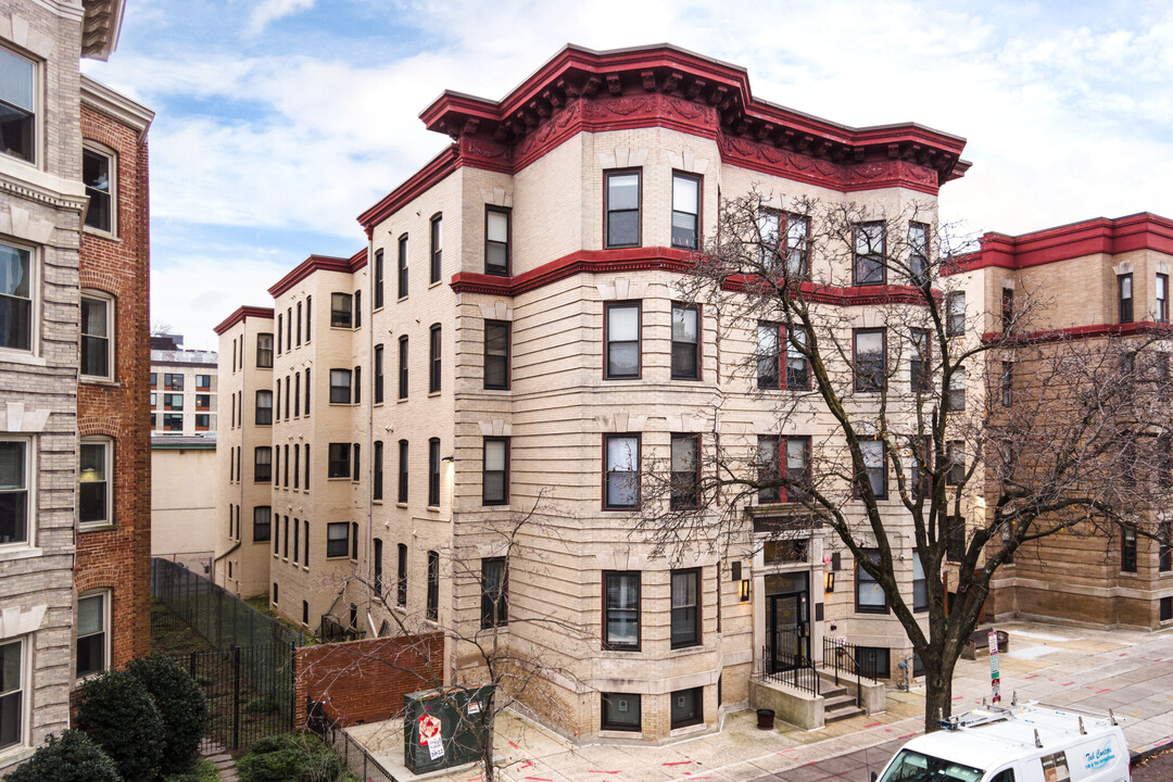 Capital Manor Cooperative in Washington, DC - Foto de edificio