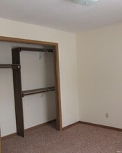 1040 Forest View Dr N in Ellettsville, IN - Foto de edificio - Building Photo