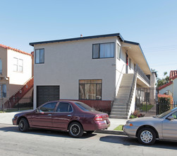 2066 Cedar Ave in Long Beach, CA - Building Photo - Building Photo