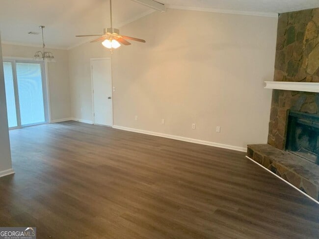 5663 St Thomas Dr in Lithonia, GA - Building Photo - Building Photo