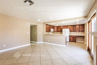 5729 N Walkingstick Ln in North Las Vegas, NV - Building Photo - Building Photo