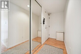140-140 Simcoe St in Toronto, ON - Building Photo - Building Photo